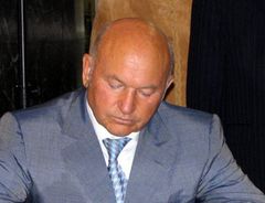 Ю. Лужков раскритиковал программу энергосбережения Москвы